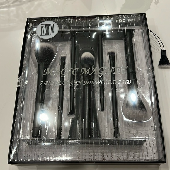 Magic magnet 7 piece brush set with stand, so cool! - Picture 1 of 2